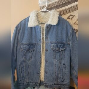 Brandy Melville. Denim Sherpa-Lined Jacket No Tag. Not Sure On Size.